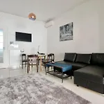 Standard Apartment By Hi5- Bajcsy Apartment