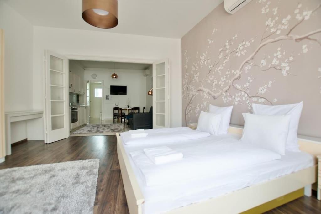 Apartment Standard By Hi5- Bajcsy *