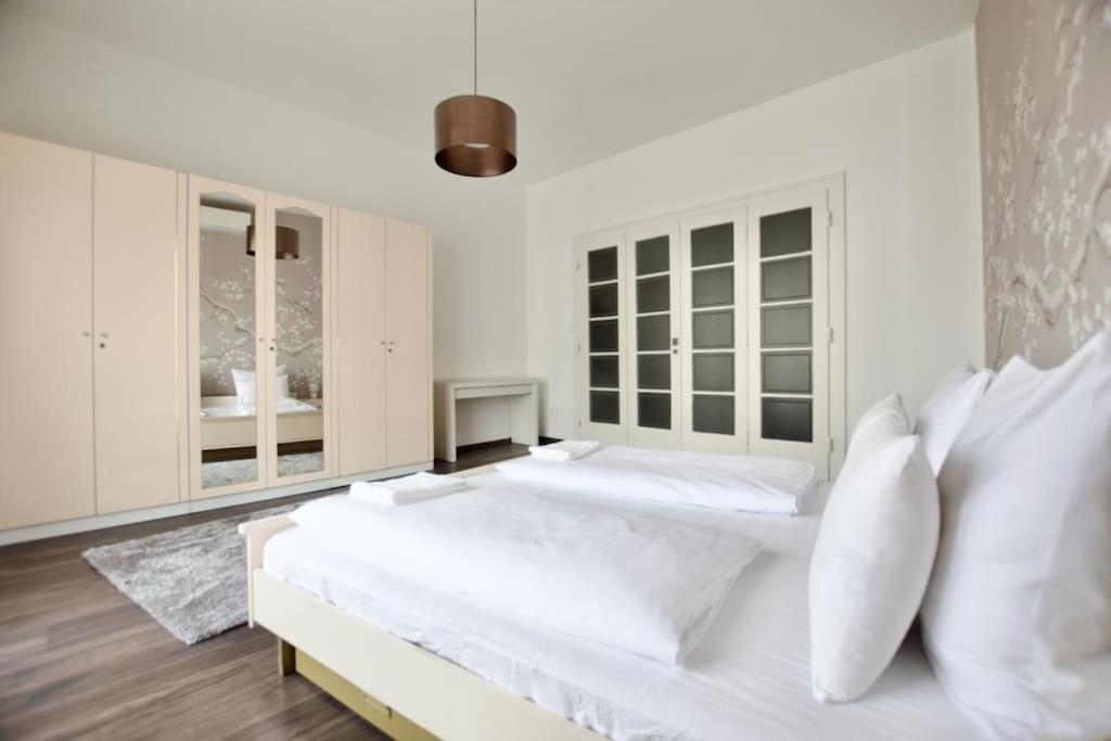 Standard By Hi5- Bajcsy * Budapest